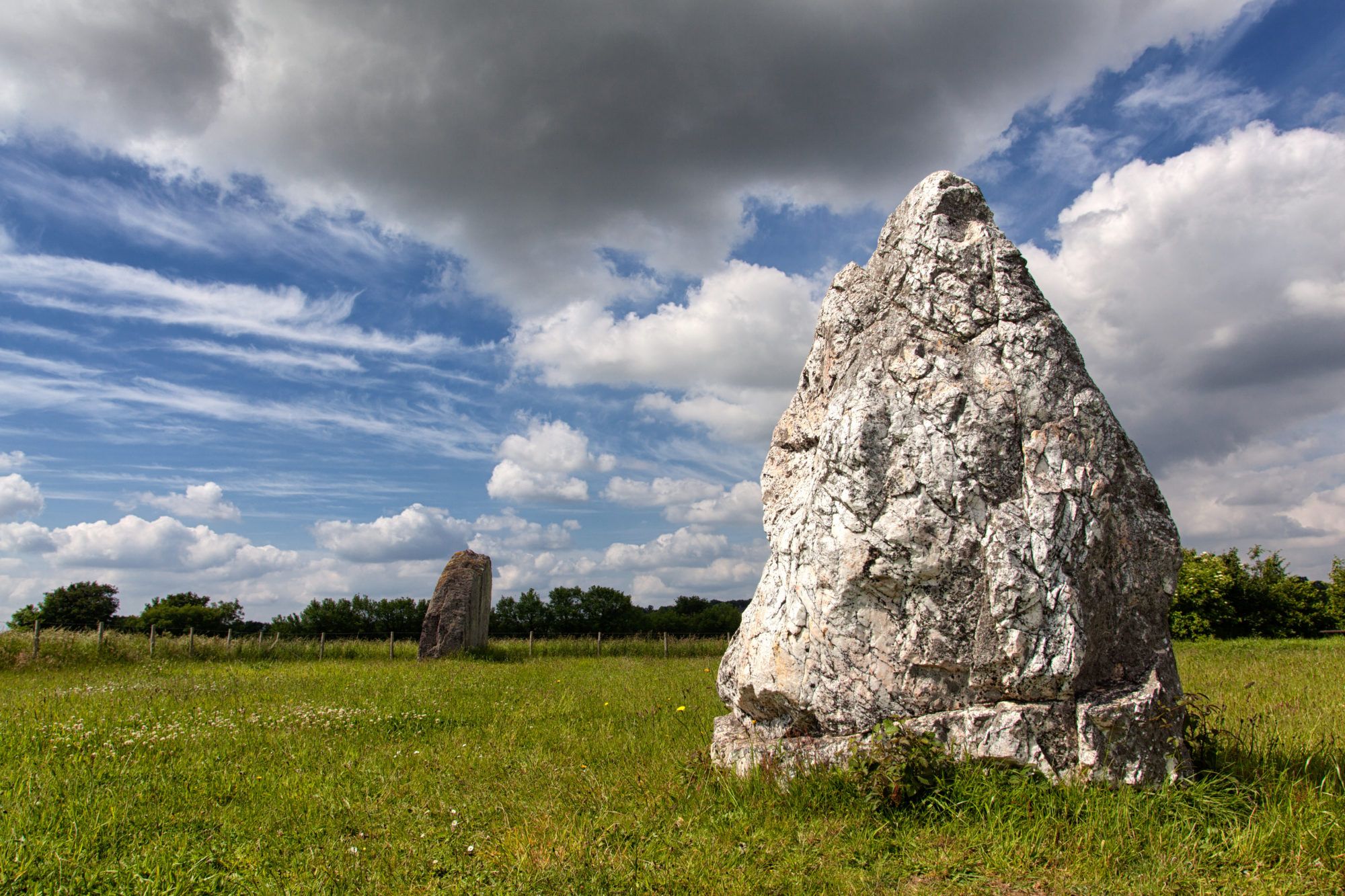 Les Menhirs du champ Harel, Le Sel-de-Bretagne – Charles Crié